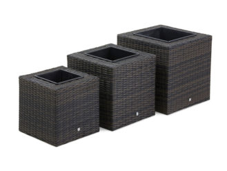 See this Square Planter Set in your outdoor furniture collection?This must-have accessory will match your garden furniture perfectly.