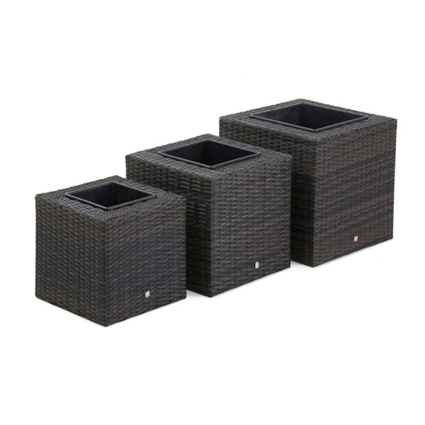 See this Square Planter Set in your outdoor furniture collection?This must-have accessory will match your garden furniture perfectly.